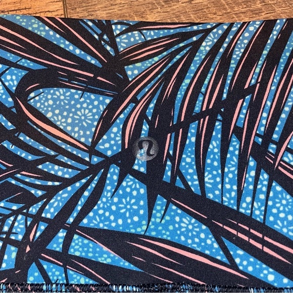 Lululemon Vibrant Blue/Pink Leafy Pattern Full Length High-Rise Leggings. D5. - Picture 3 of 3